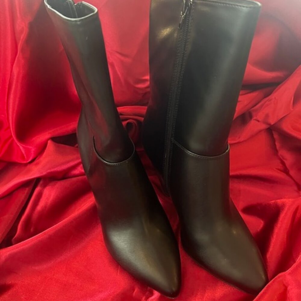 Black knee-high boots from the Christian Siriano for Payless collection size‎ 9